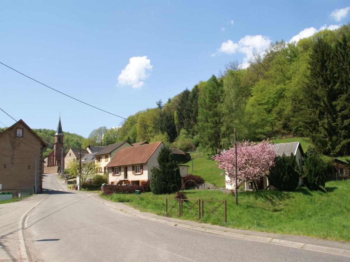 Cosy Holiday Home With Garden In Walscheid 外观 照片