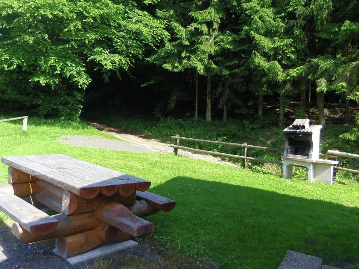 Cosy Holiday Home With Garden In Walscheid 外观 照片